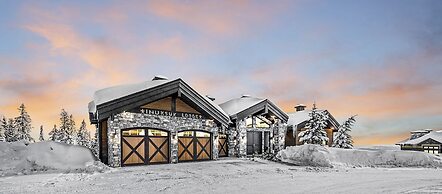 Inuksuk Lodge 4800 sq ft of Excellence