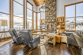 Inuksuk Lodge 4800 sq ft of Excellence