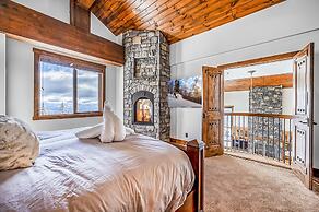 Inuksuk Lodge 4800 sq ft of Excellence