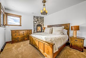 Inuksuk Lodge 4800 sq ft of Excellence