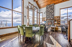 Inuksuk Lodge 4800 sq ft of Excellence