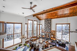 Inuksuk Lodge 4800 sq ft of Excellence