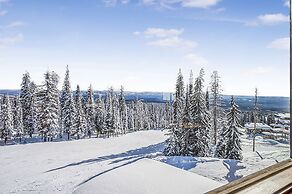 Inuksuk Lodge 4800 sq ft of Excellence