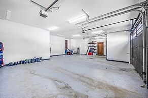 Inuksuk Lodge 4800 sq ft of Excellence