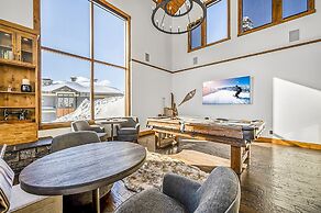 Inuksuk Lodge 4800 sq ft of Excellence