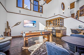 Inuksuk Lodge 4800 sq ft of Excellence