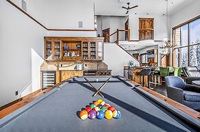 Inuksuk Lodge 4800 sq ft of Excellence