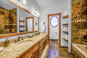 Inuksuk Lodge 4800 sq ft of Excellence