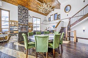 Inuksuk Lodge 4800 sq ft of Excellence