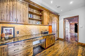 Inuksuk Lodge 4800 sq ft of Excellence