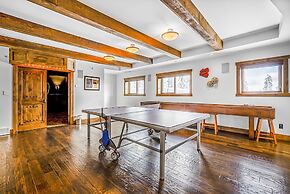 Inuksuk Lodge 4800 sq ft of Excellence