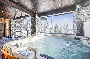 Inuksuk Lodge 4800 sq ft of Excellence