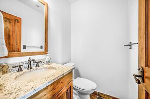 Inuksuk Lodge 4800 sq ft of Excellence