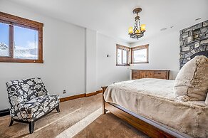 Inuksuk Lodge 4800 sq ft of Excellence