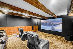 Inuksuk Lodge 4800 sq ft of Excellence