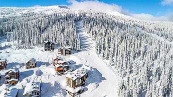 Inuksuk Lodge 4800 sq ft of Excellence