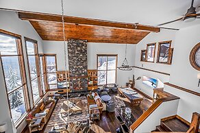 Inuksuk Lodge 4800 sq ft of Excellence