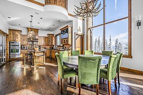 Inuksuk Lodge 4800 sq ft of Excellence