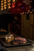 Road House Hotel & RV Park