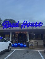 Road House Hotel & RV Park