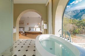 yuanshan forest  Rustic Luxury Inn