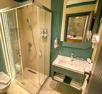 Elysian Airport Hotel