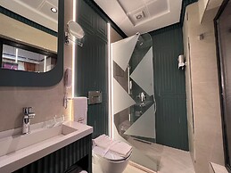 Elysian Airport Hotel