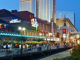 TWO Separate Spacious CozySuites on the Boardwalk