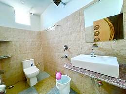 Goroomgo Hotel Coral Suites Puri