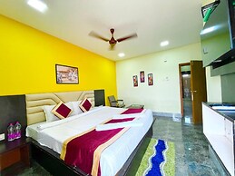 Goroomgo Hotel Coral Suites Puri