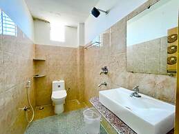 Goroomgo Hotel Coral Suites Puri