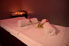 Goroomgo Hotel Coral Suites Puri