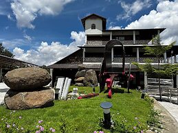 Vintage Village Resort & Spa