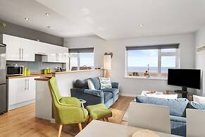 The Bay Apartment - Sea Views Village Centre