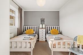 The Bay Apartment - Sea Views Village Centre