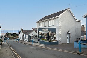 The Bay Apartment - Sea Views Village Centre