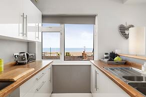 The Bay Apartment - Sea Views Village Centre