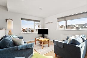 The Bay Apartment - Sea Views Village Centre