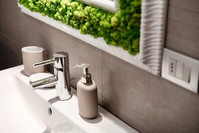 The Green Nest by Lake Como