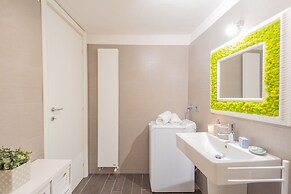 The Green Nest by Lake Como