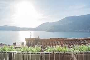 The Green Nest by Lake Como