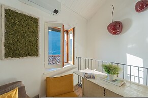 The Green Nest by Lake Como
