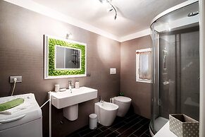 The Green Nest by Lake Como