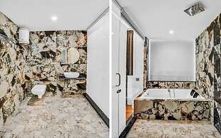HOTEL THE PARKER INN By KBNT GROUP