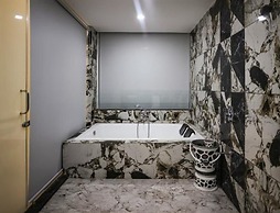 HOTEL THE PARKER INN By KBNT GROUP