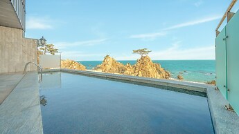 Gyeongju Blue21 Poolvilla Pension