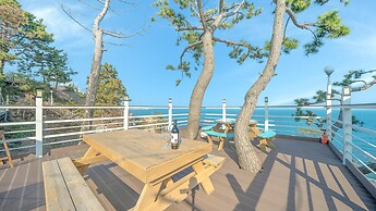 Gyeongju Blue21 Poolvilla Pension