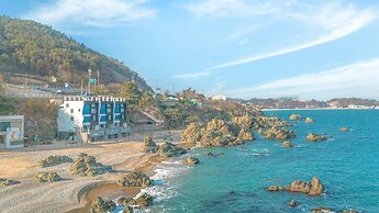 Gyeongju Blue21 Poolvilla Pension