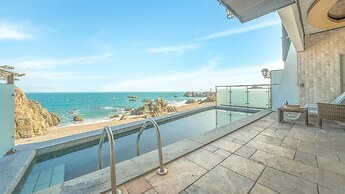 Gyeongju Blue21 Poolvilla Pension