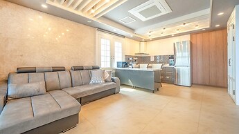 Gyeongju Blue21 Poolvilla Pension